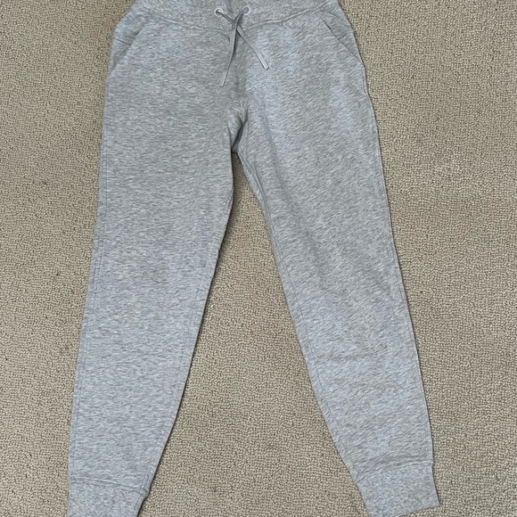 Lululemon gray joggers size 4 - Picture 3 of 5